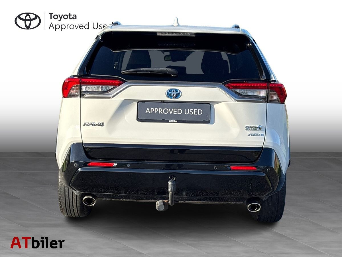 Hvid Toyota RAV4 Plug-in fra 2021