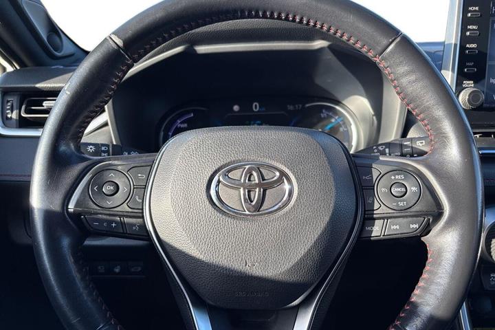 Hvid Toyota RAV4 Plug-in fra 2021