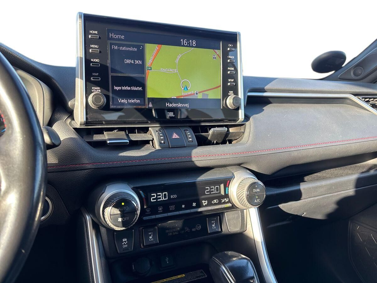 Hvid Toyota RAV4 Plug-in fra 2021