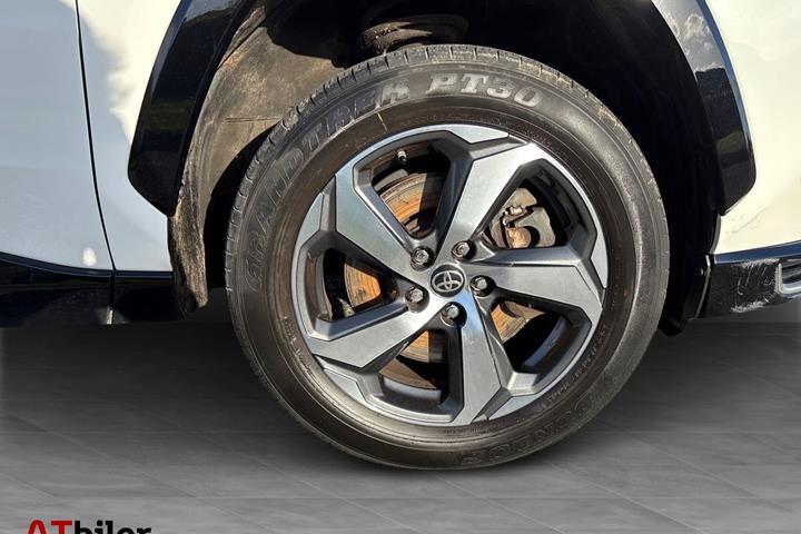 Hvid Toyota RAV4 Plug-in fra 2021