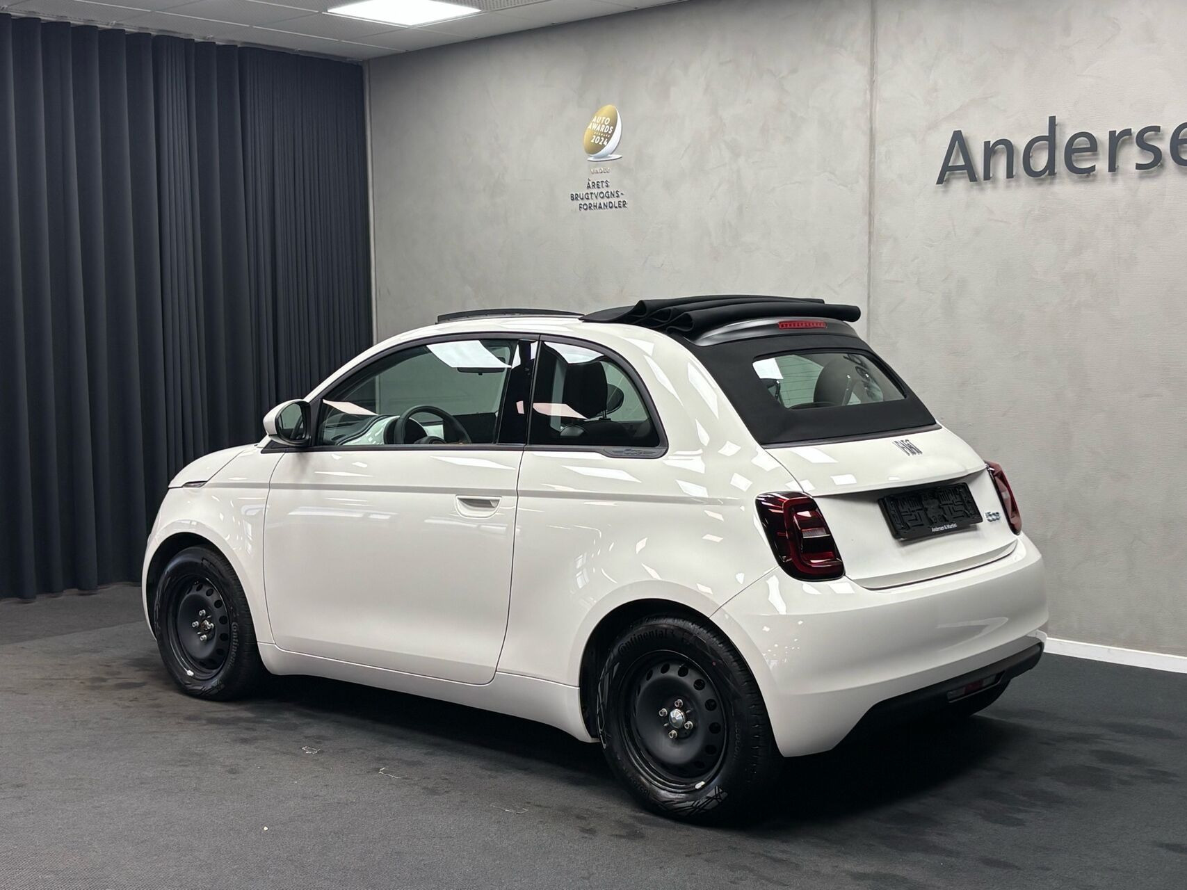 Hvid Fiat 500e fra 2023