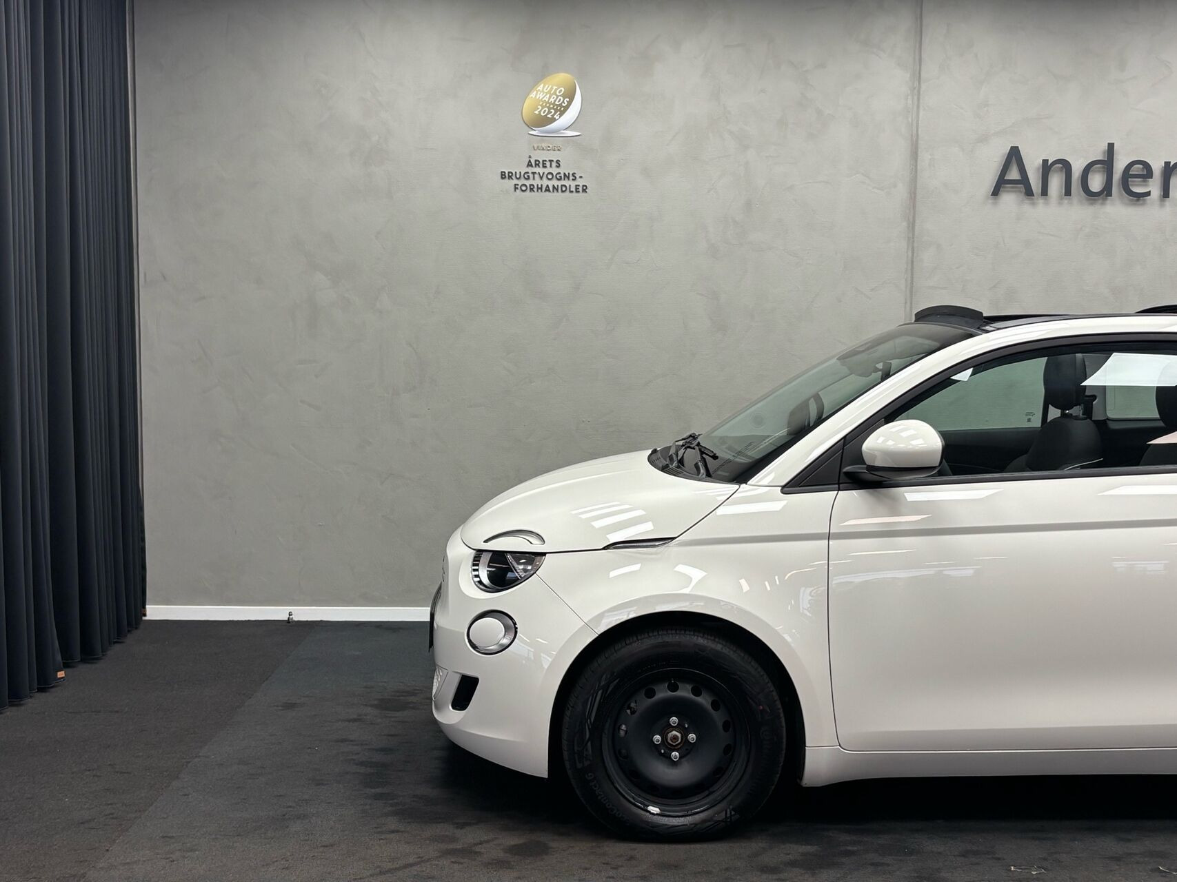 Hvid Fiat 500e fra 2023
