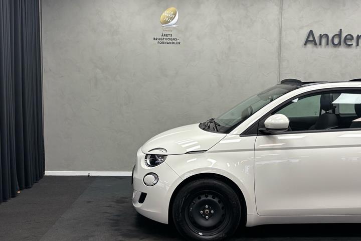 Hvid Fiat 500e fra 2023