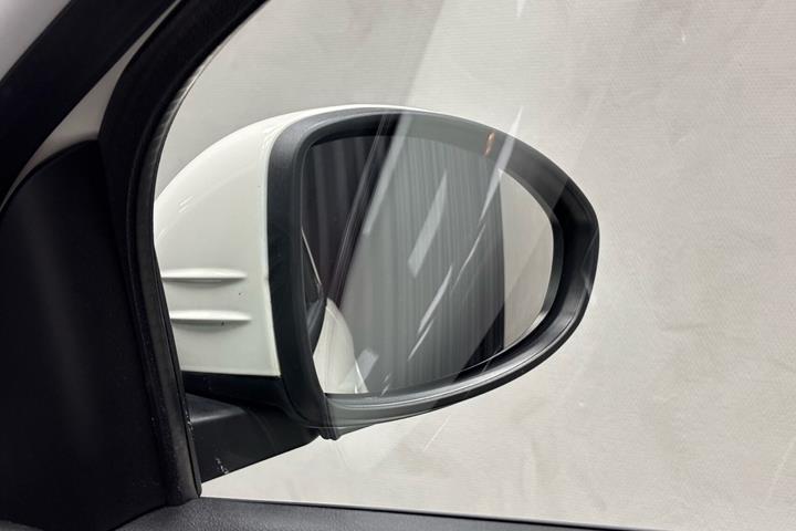 Hvid Fiat 500e fra 2023