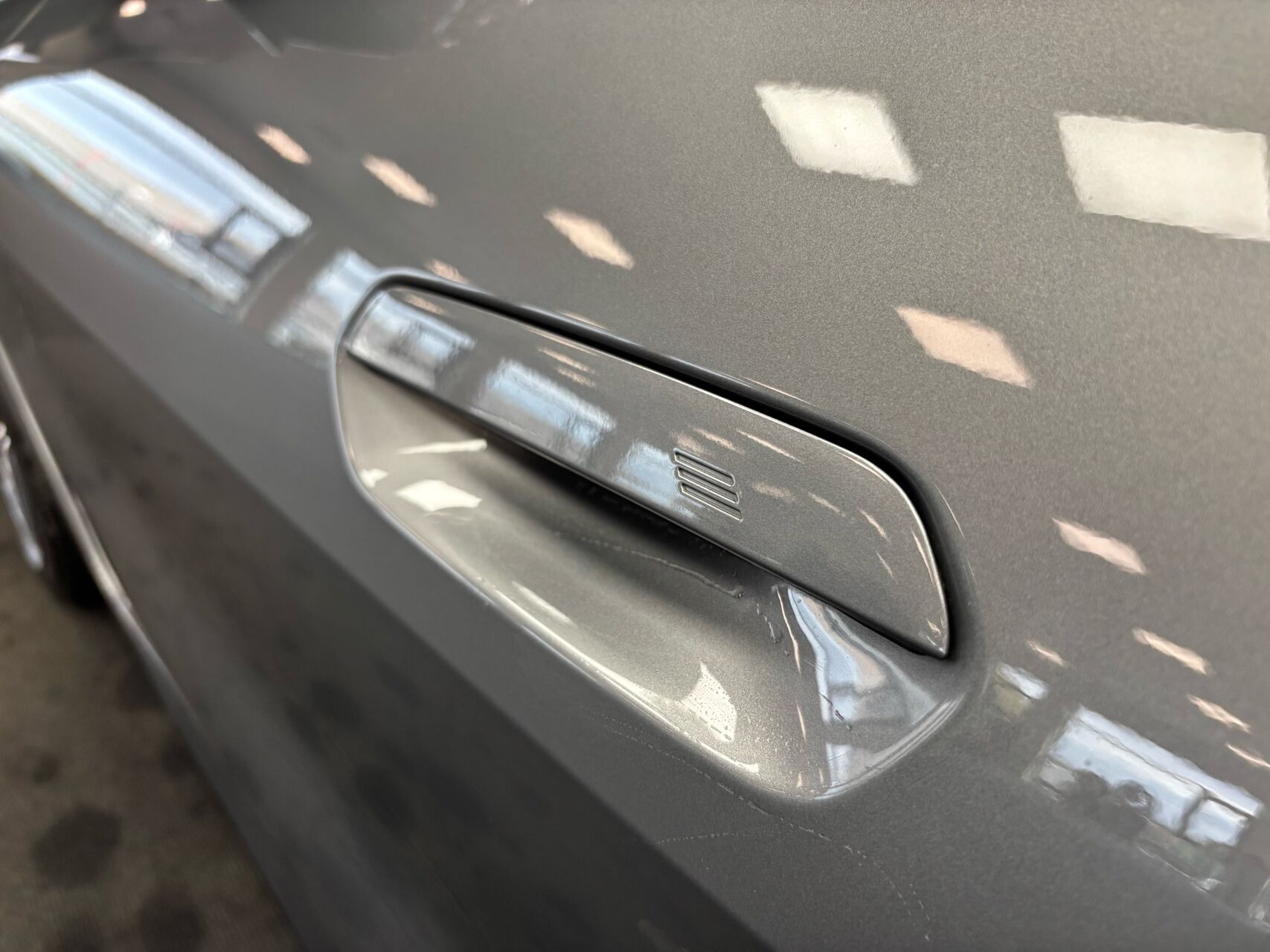 Grå BMW i4 fra 2025