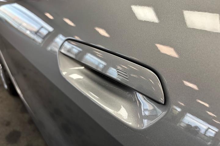 Grå BMW i4 fra 2025