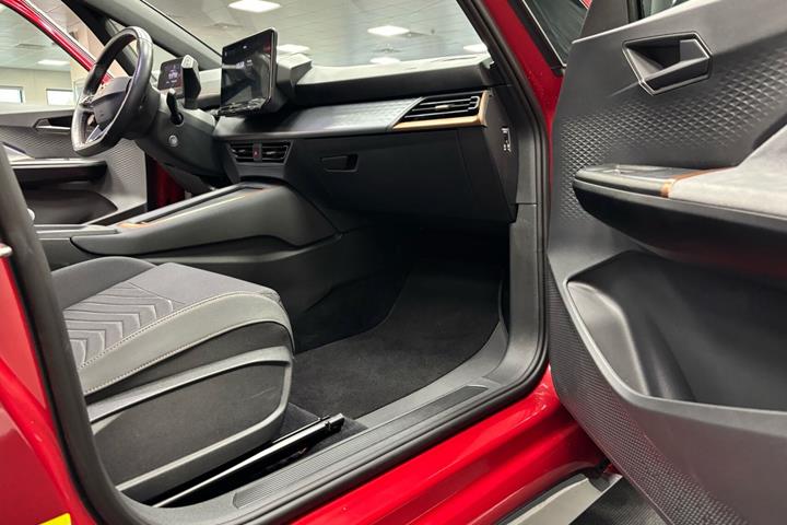 Rød Cupra Born fra 2023