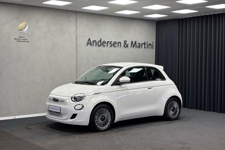 Hvid Fiat 500e fra 2024