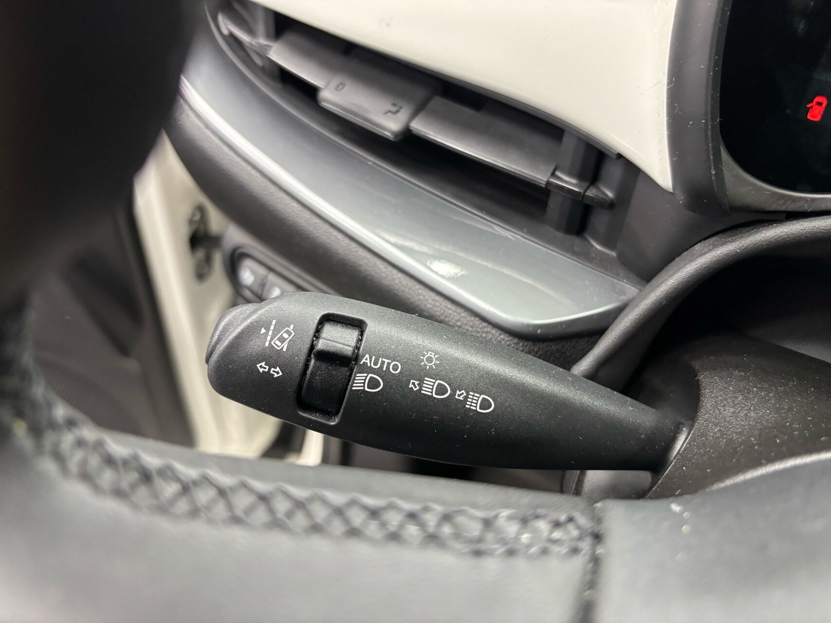 Hvid Fiat 500e fra 2024
