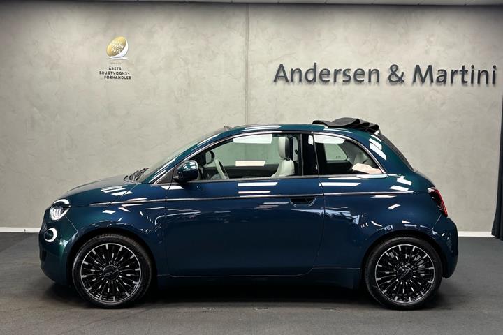 Blå Fiat 500e fra 2024