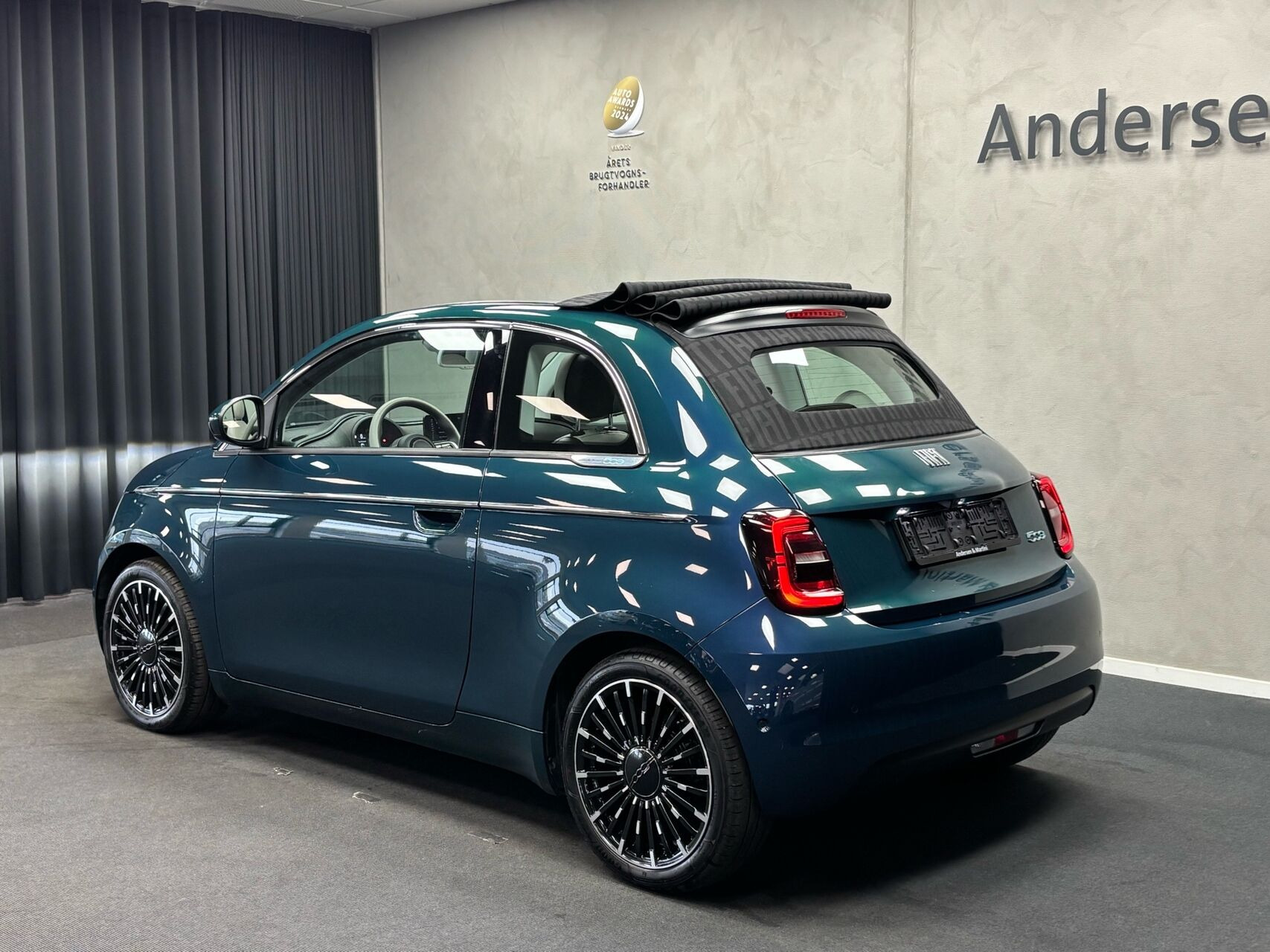 Blå Fiat 500e fra 2024