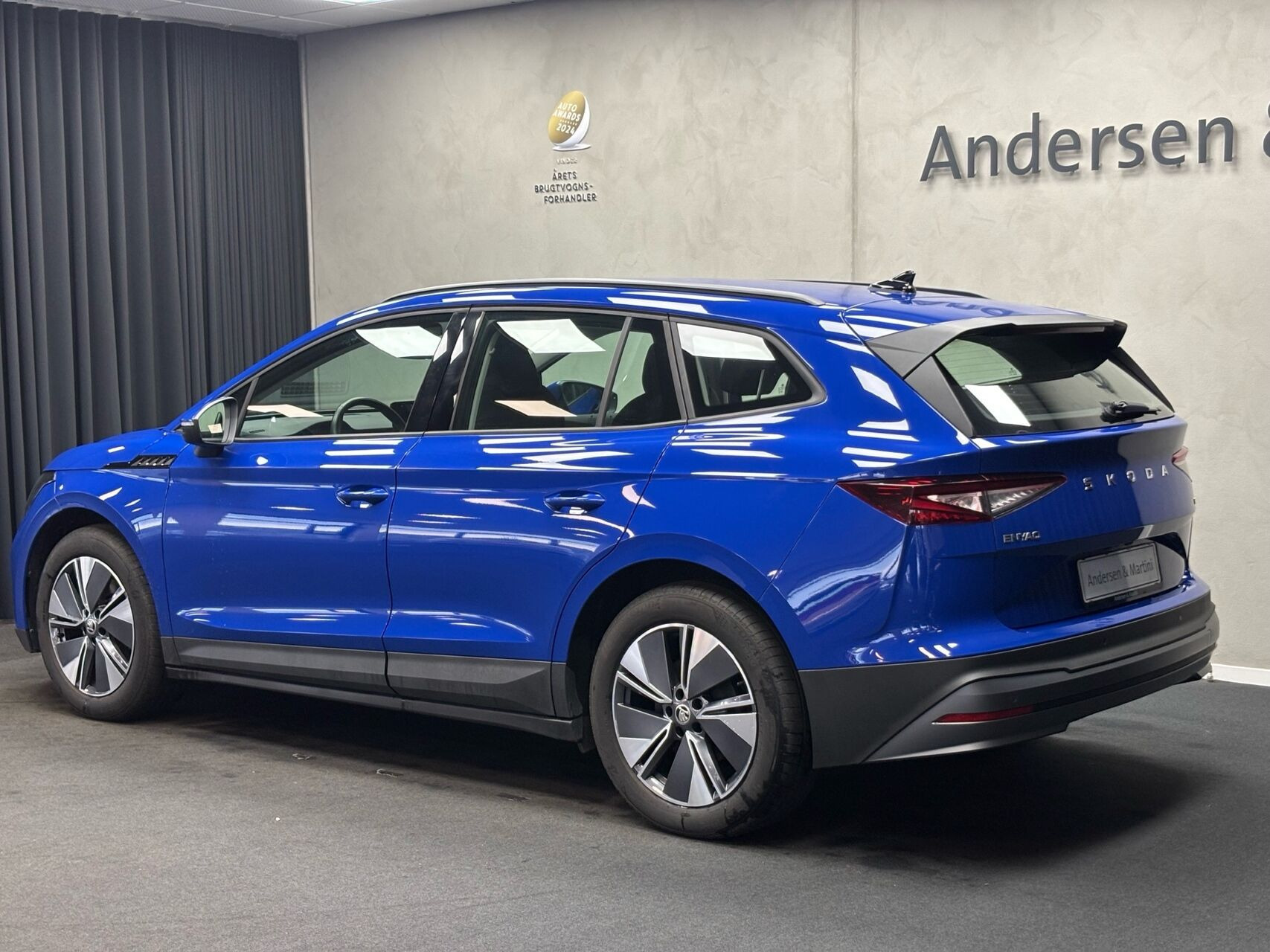 Blå Skoda Enyaq fra 2024