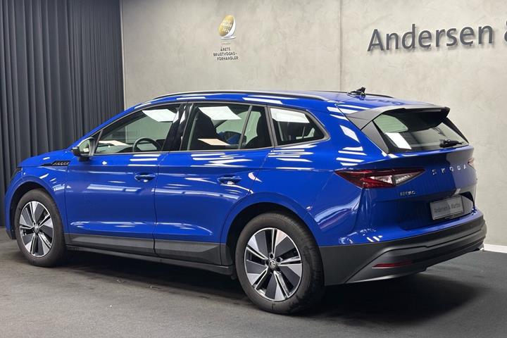 Blå Skoda Enyaq fra 2024