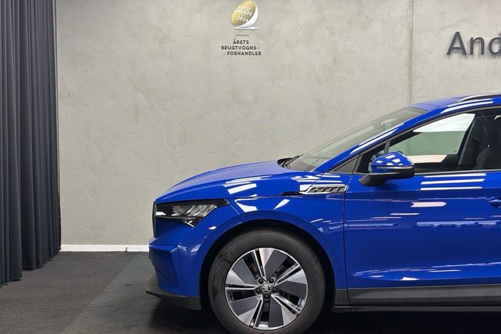 Blå Skoda Enyaq fra 2024