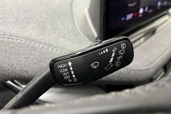Blå Skoda Enyaq fra 2024