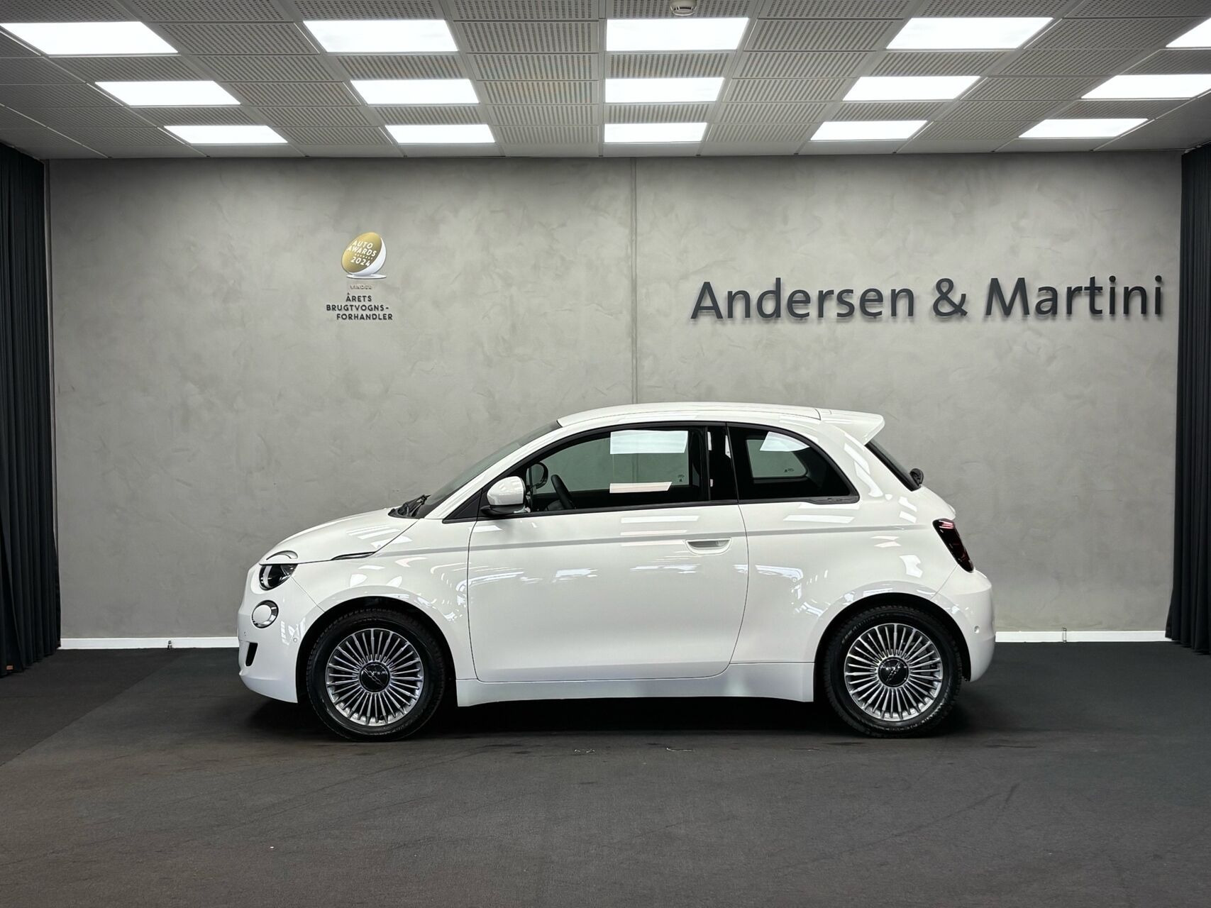 Hvid Fiat 500e fra 2023