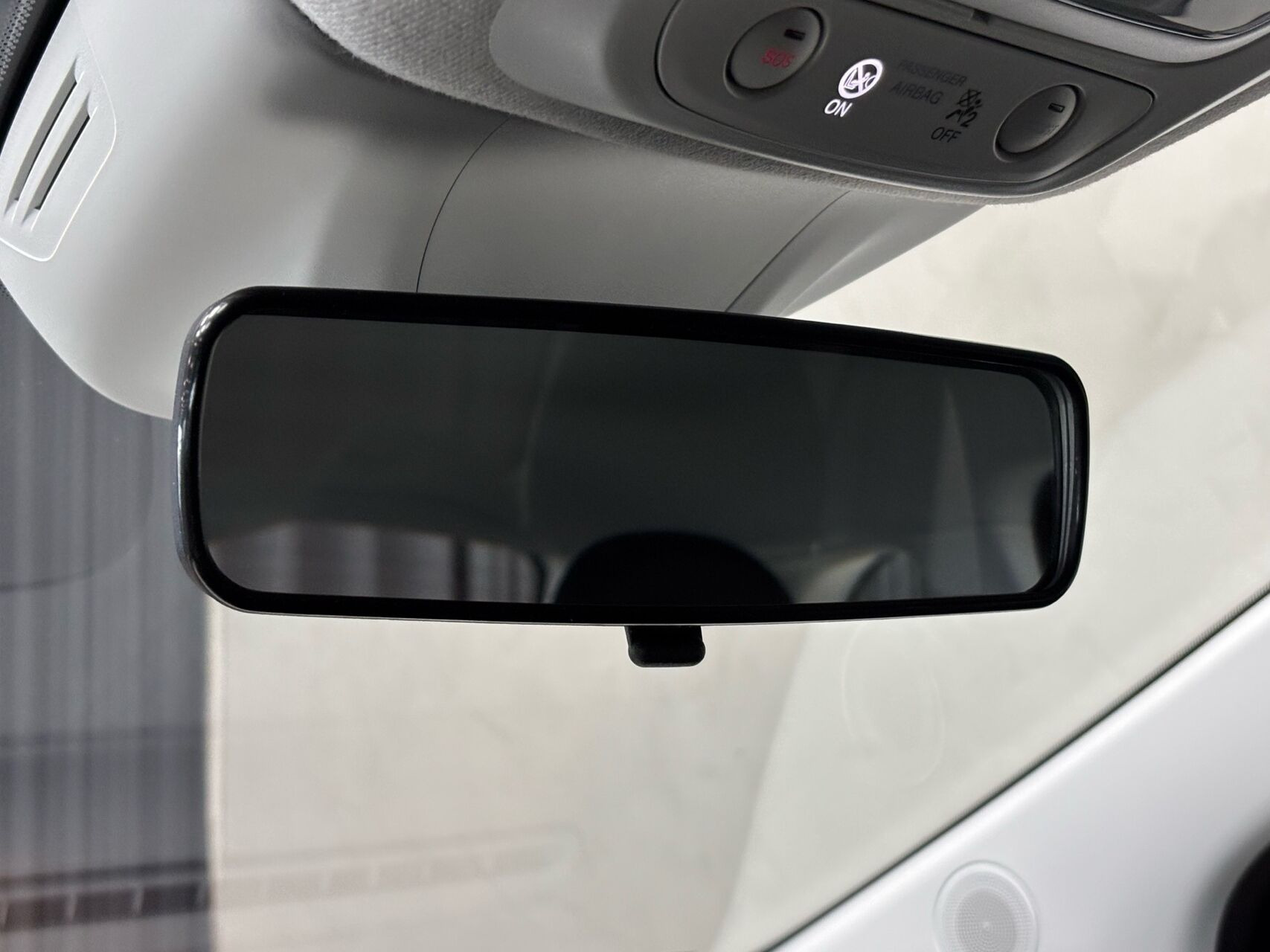 Hvid Fiat 500e fra 2023