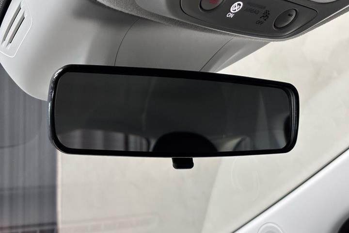 Hvid Fiat 500e fra 2023