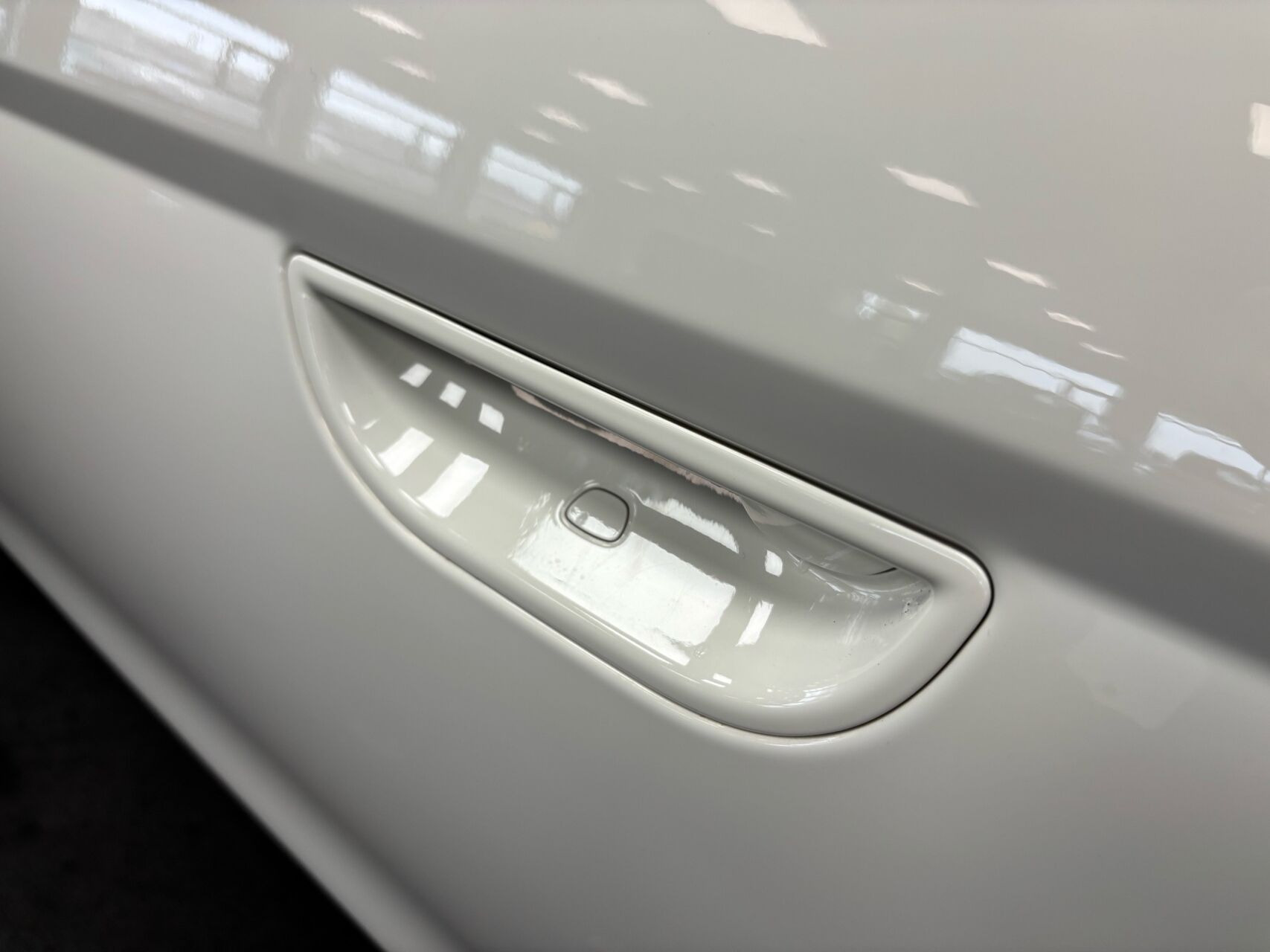 Hvid Fiat 500e fra 2023