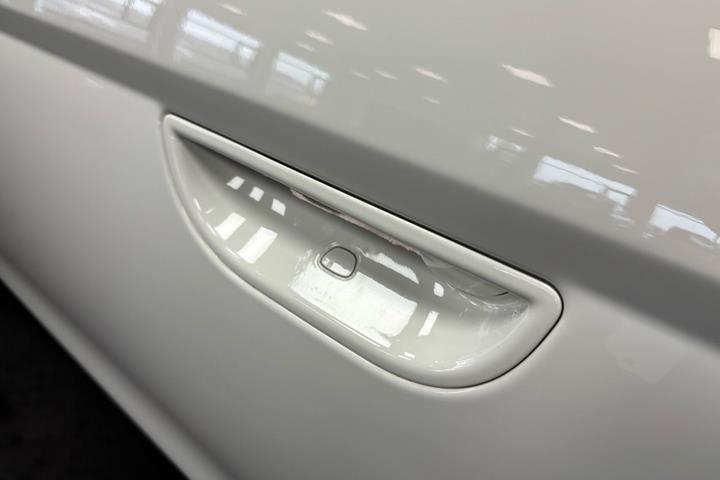 Hvid Fiat 500e fra 2023