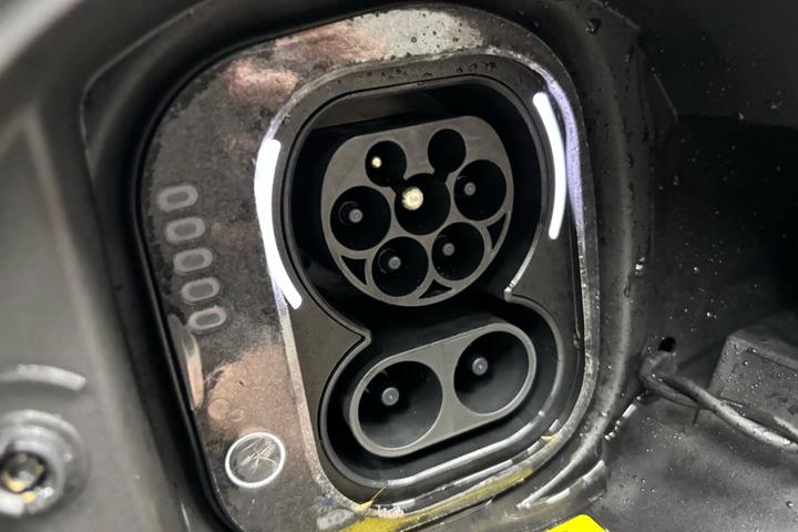 Hvid Fiat 500e fra 2023