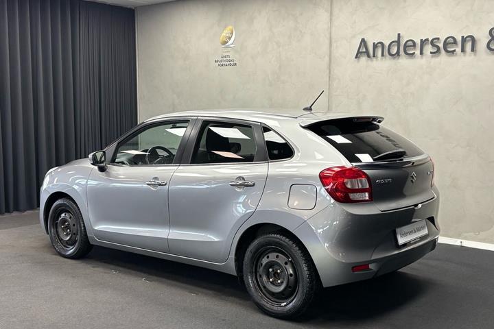 Sølv Suzuki Baleno fra 2017