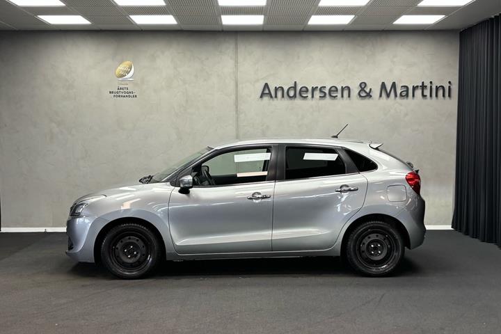Sølv Suzuki Baleno fra 2017