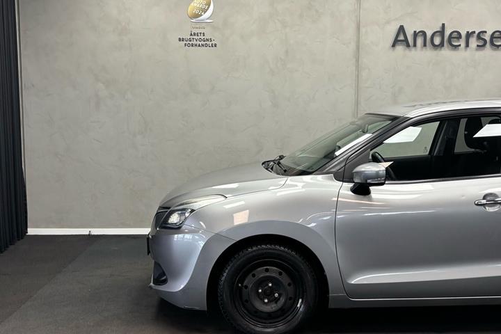Sølv Suzuki Baleno fra 2017