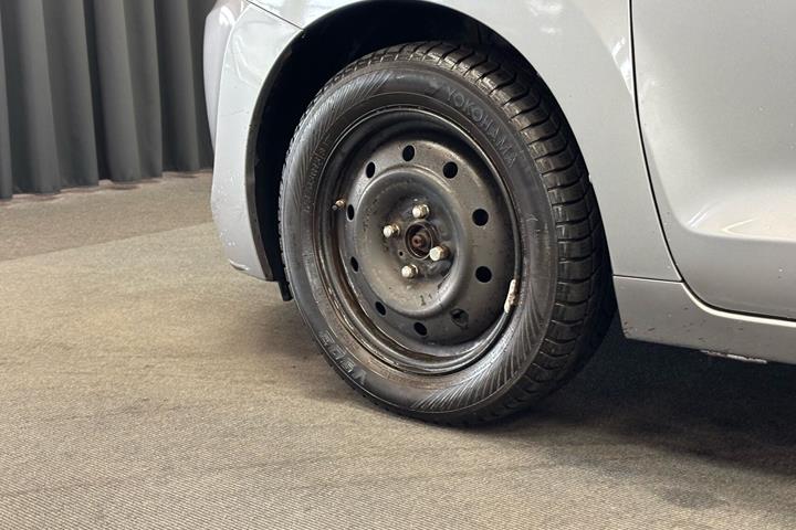 Sølv Suzuki Baleno fra 2017
