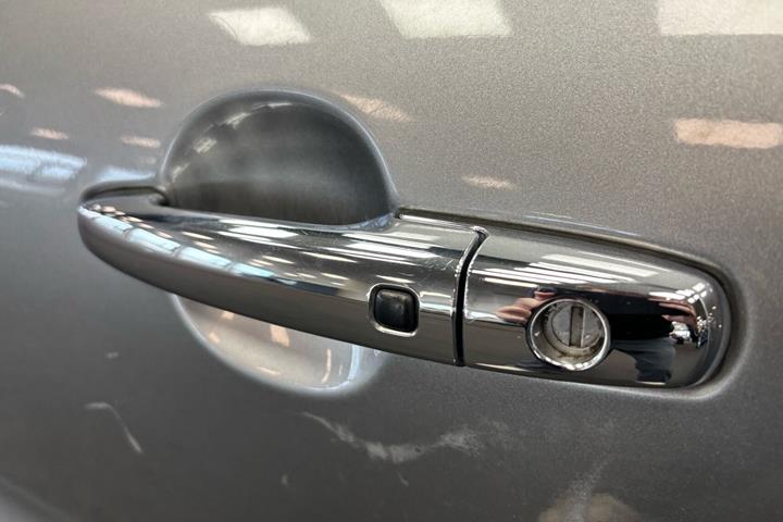 Sølv Suzuki Baleno fra 2017