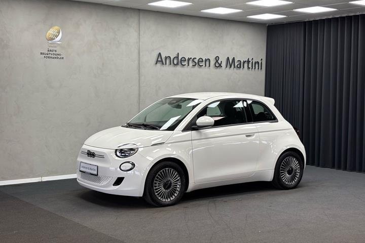 Hvid Fiat 500e fra 2023