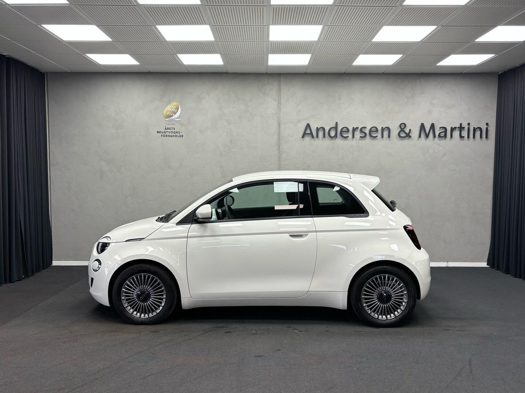 Hvid Fiat 500e fra 2023