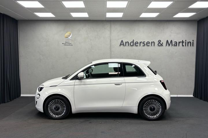 Hvid Fiat 500e fra 2023