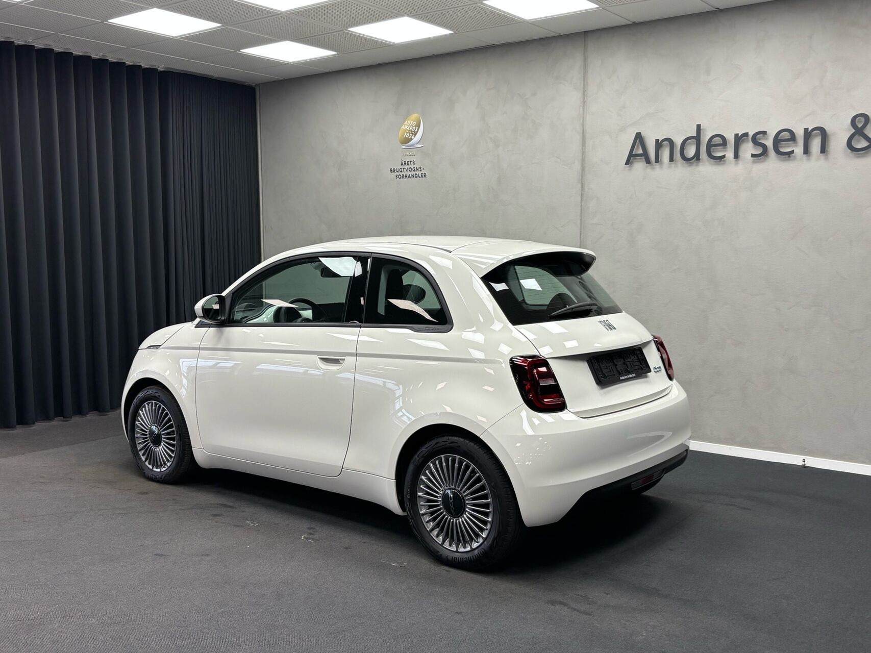 Hvid Fiat 500e fra 2023