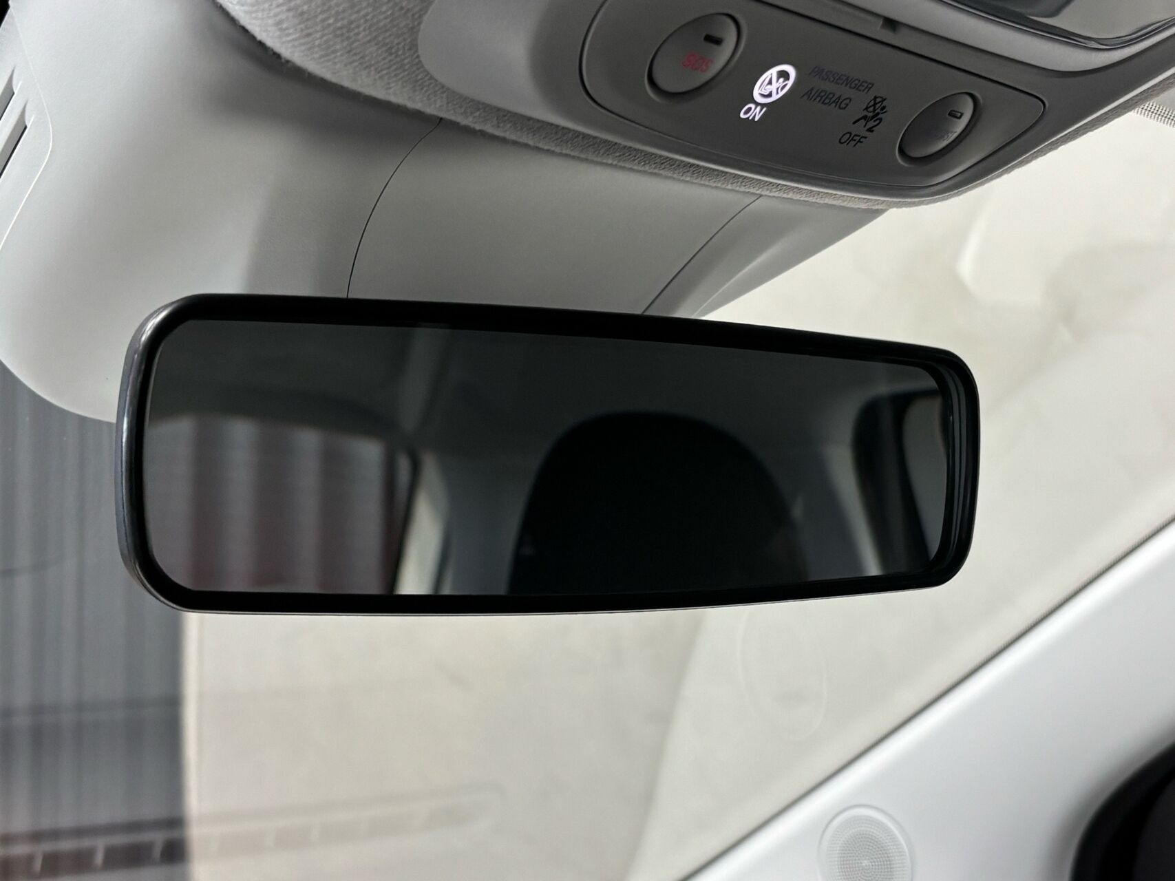 Hvid Fiat 500e fra 2023