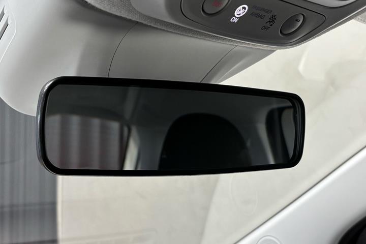 Hvid Fiat 500e fra 2023