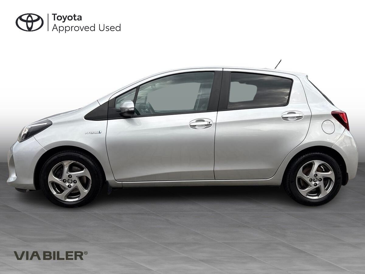 Sølv Toyota Yaris fra 2016