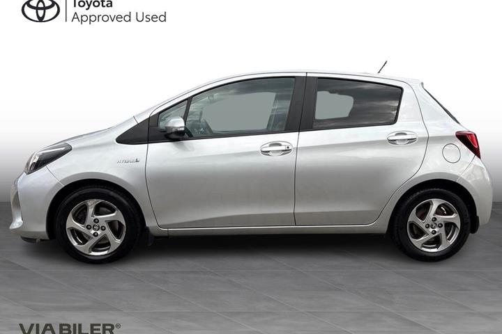 Sølv Toyota Yaris fra 2016