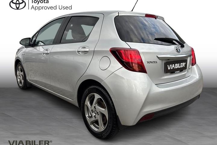 Sølv Toyota Yaris fra 2016