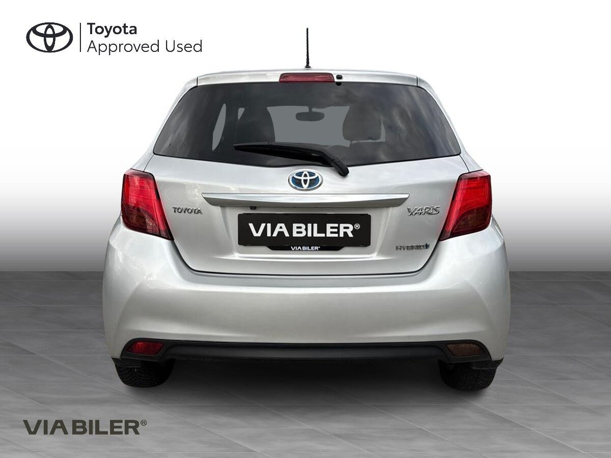 Sølv Toyota Yaris fra 2016