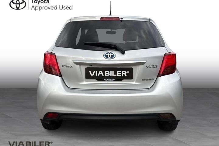 Sølv Toyota Yaris fra 2016