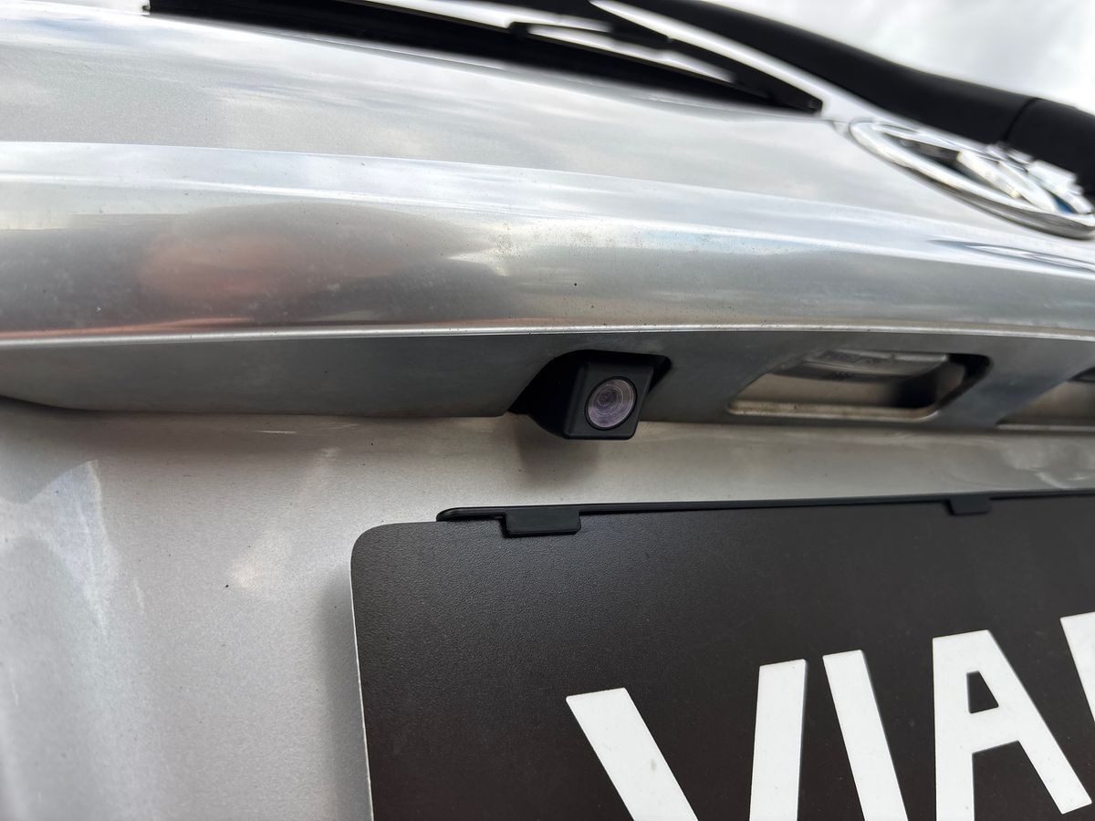 Sølv Toyota Yaris fra 2016