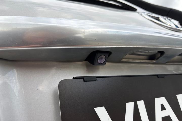 Sølv Toyota Yaris fra 2016