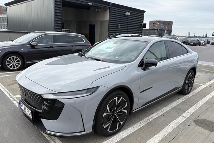 undefined Mazda 6e fra 2025