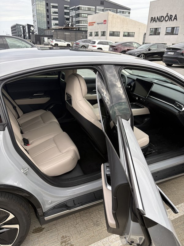 undefined Mazda 6e fra 2025