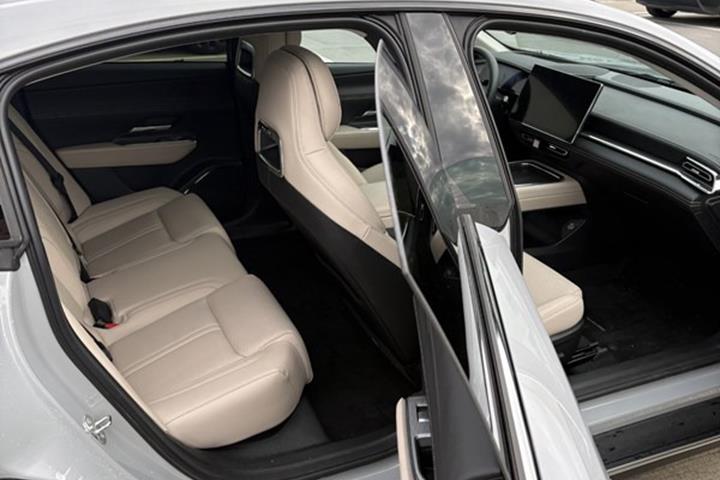 undefined Mazda 6e fra 2025