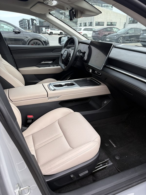 undefined Mazda 6e fra 2025