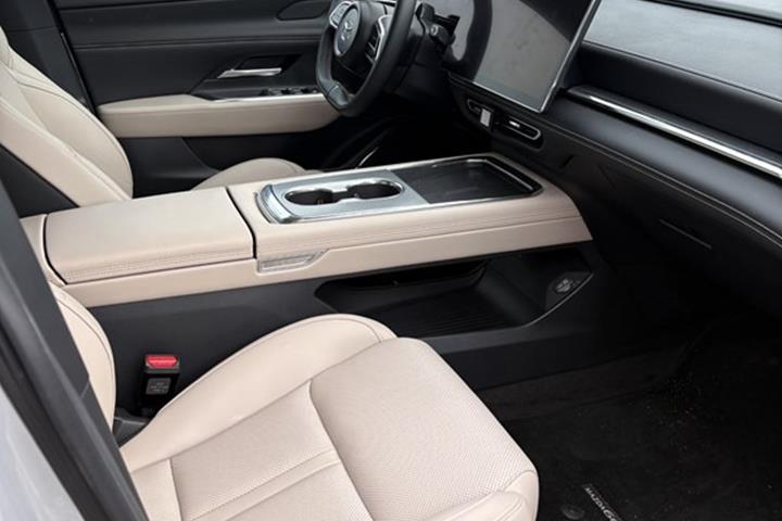 undefined Mazda 6e fra 2025
