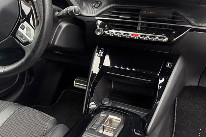 undefined Peugeot 208 fra 2023