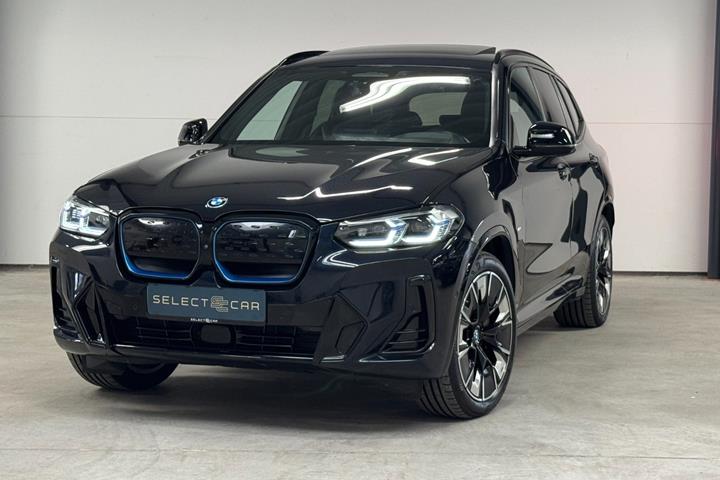 Sort BMW iX3 fra 2023 set udefra